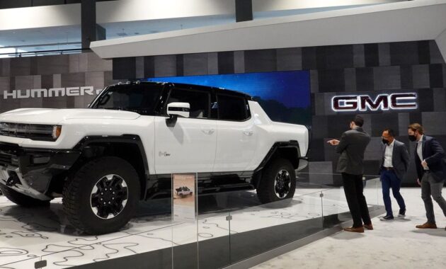 General Motors slowly ramps up production of electric Hummer truck