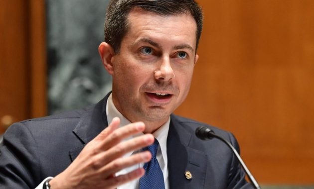 Buttigieg defends Kavanaugh protesters' right to demonstrate during his dinner