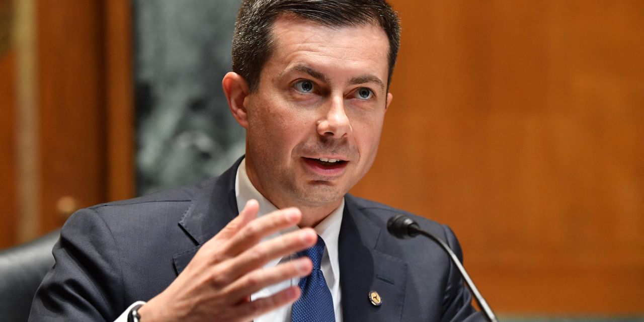 Buttigieg defends Kavanaugh protesters' right to demonstrate during his dinner