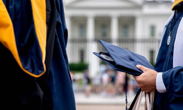 Feds tell student loan servicers to hold off on sending billing statements