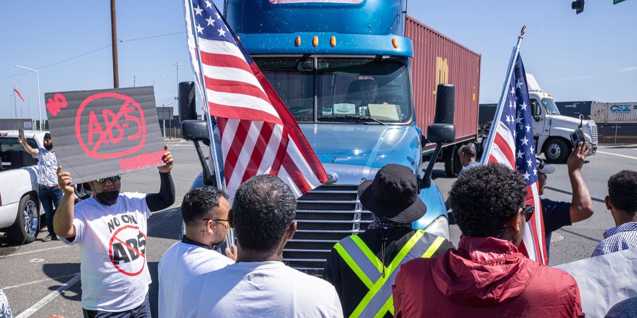 Port of Oakland operations snarled as truckers protest