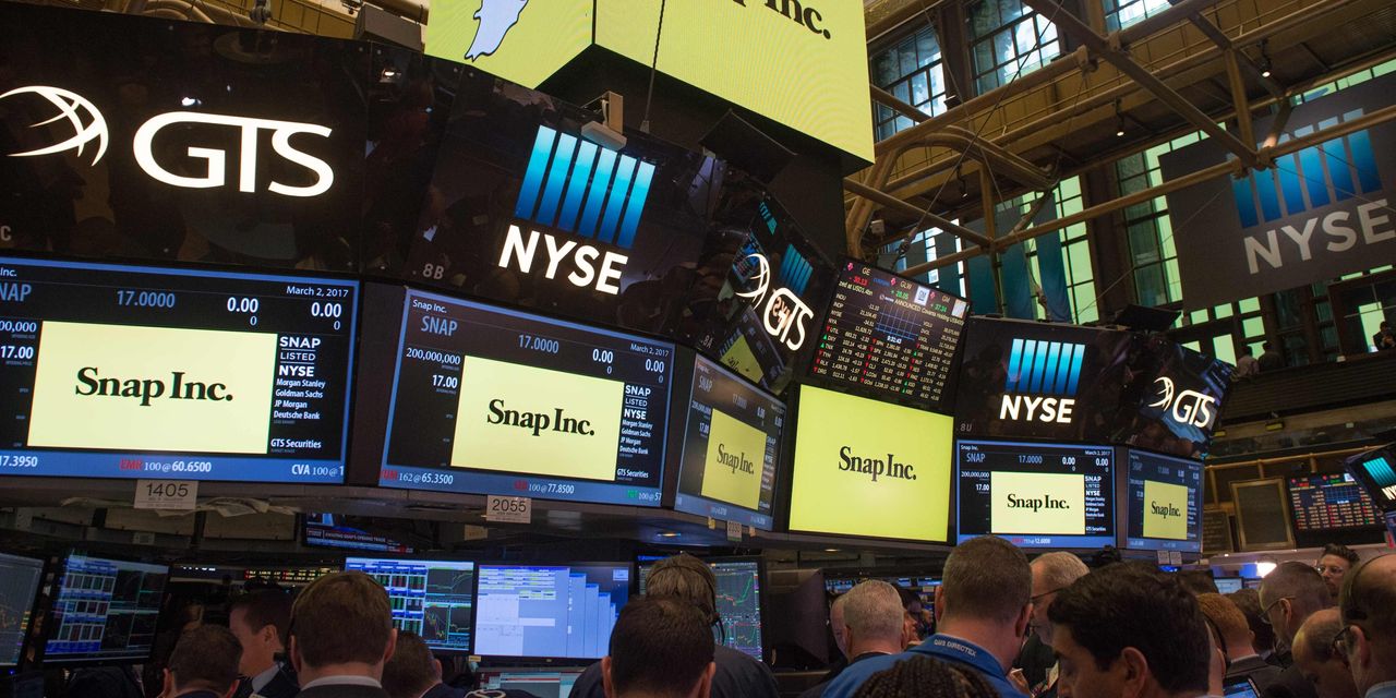 Snap's 'grim outlook' sends stock on near-40% skid, slaps other social names