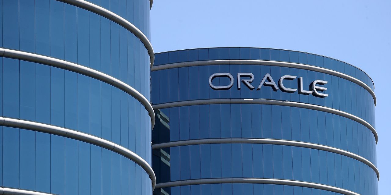 Oracle lays off hundreds of employees