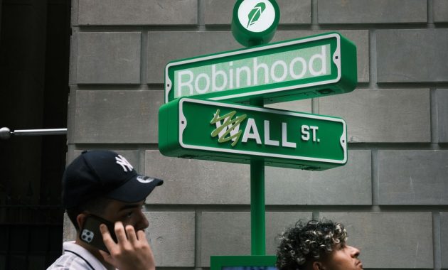 Robinhood to lay off 23% of its workforce, with CEO admitting 'this is on me'