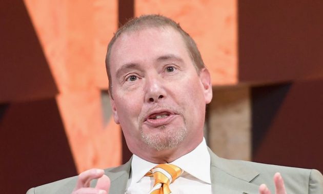 Jeffrey Gundlach says bonds are 'wickedly cheap' compared to stocks — and offers one way to get a 9% return without much risk