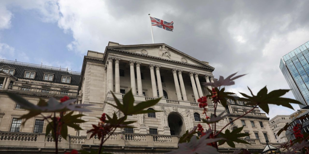 Here are two reasons the Bank of England had to step in and buy bonds