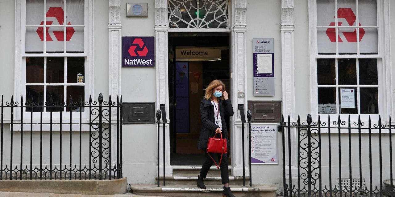 NatWest to cumulatively pass on more interest rate rises to depositors, CEO says