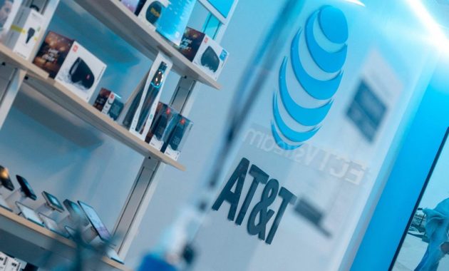 AT&T's 'far simpler story' and 'solid' dividend earn stock an upgrade