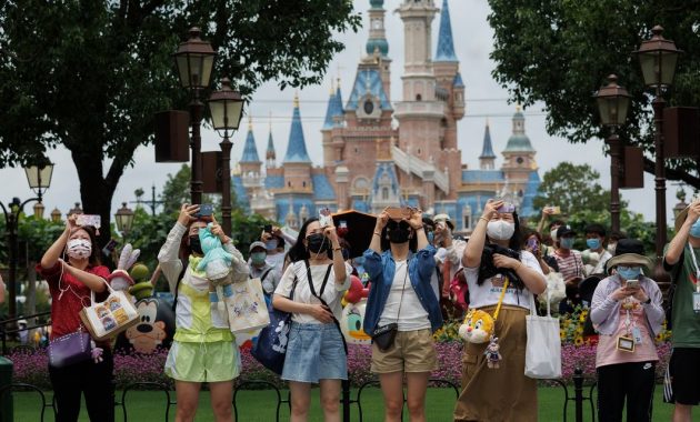 New Chinese COVID-19 measures reportedly leaves visitors stranded at Disneyland Shanghai