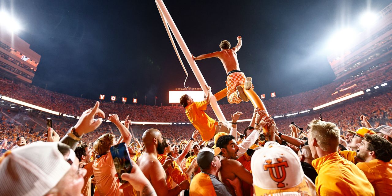 Tennessee roasted online after asking football fans to pay for new goalposts