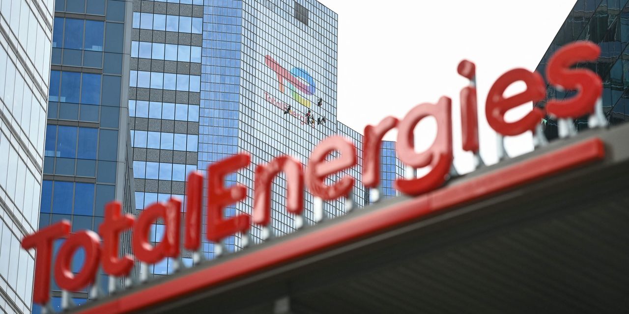 TotalEnergies proposes wage negotiations this month if fuel-depot blockages end