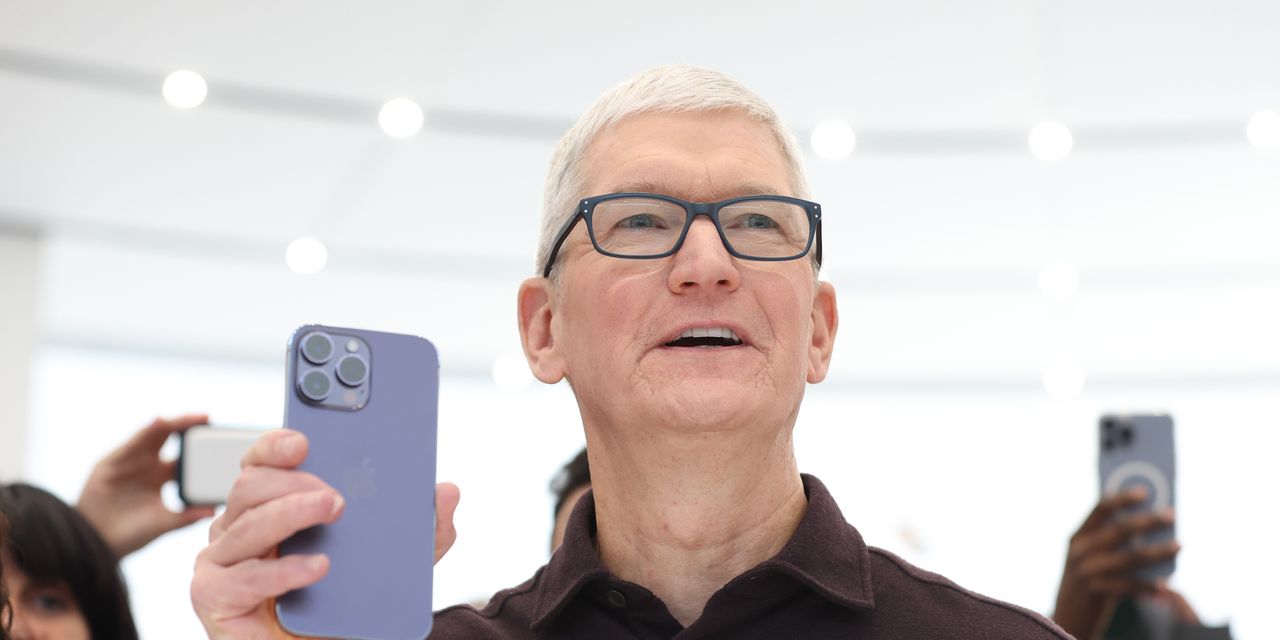 Apple’s AR glasses could be pushed back to 2025 or 2026 amid ‘design issues,’ says analyst