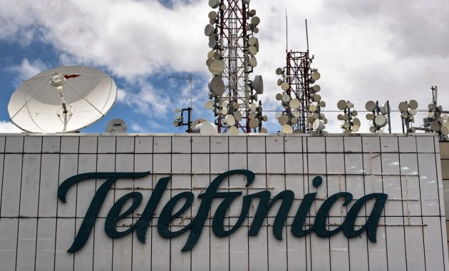 Telefonica backs target, dividend as it brings in $10.08 billion in revenue